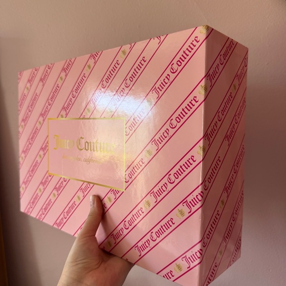 New Juicy Couture Velour bag with coin purse keychain set - Picture 3 of 4